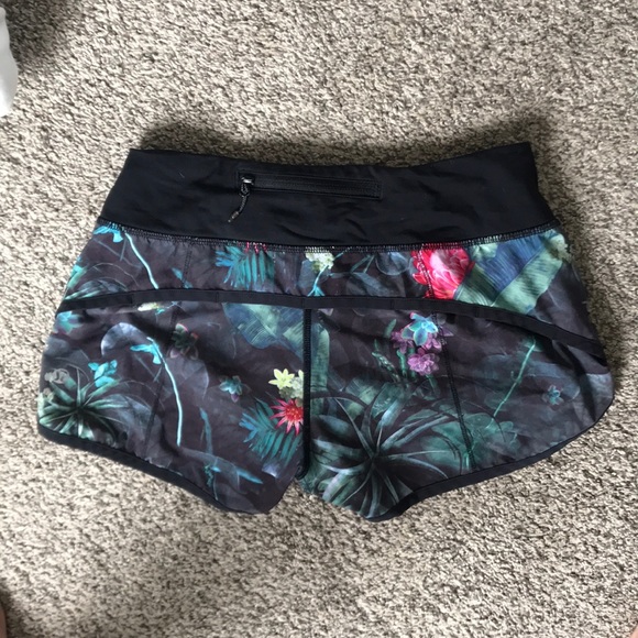 lulu lemon speed shorts - Picture 2 of 4
